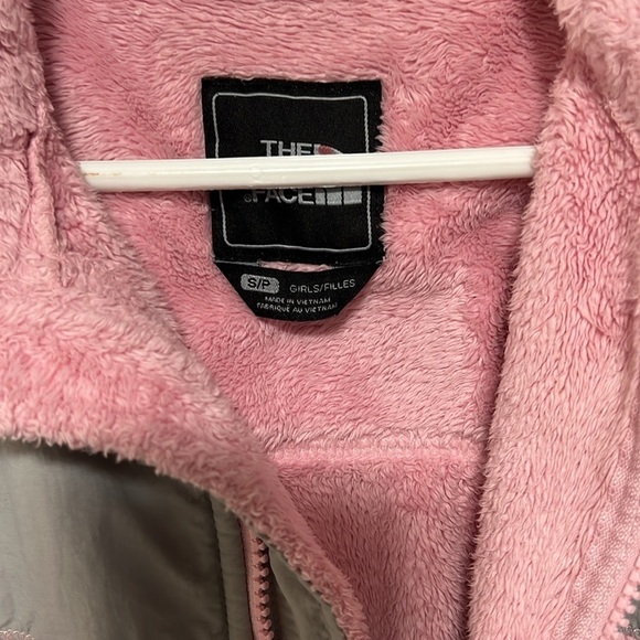 The North Face fuzzy jacket. Youth girls S. Pink. - Picture 5 of 8